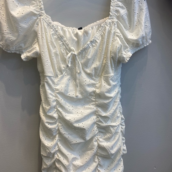 Ruffled White dress,Size Medium. Bought from H&M, Brand new in perfect condition - Picture 1 of 2